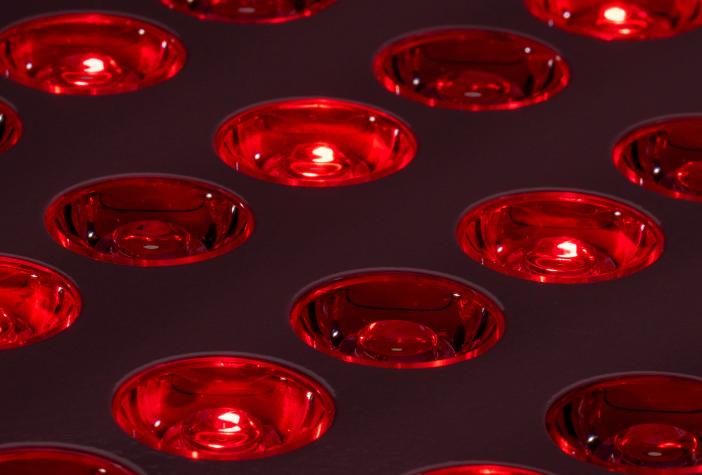 Maximizing Skin Health: Combining Red Light Therapy with fjör’s Hydrolytic® Products