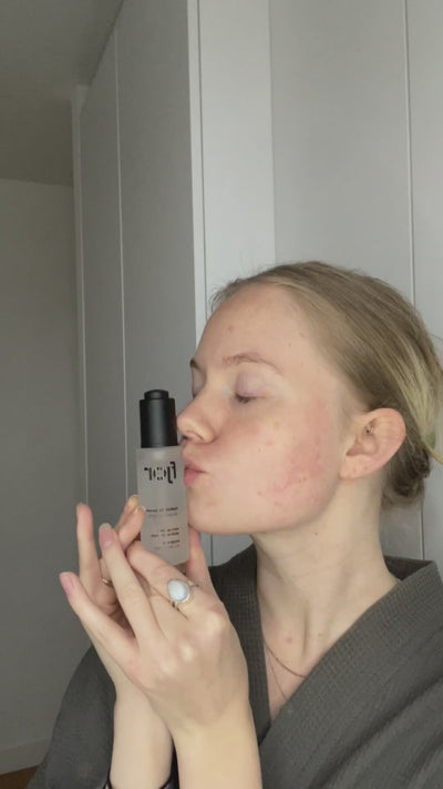 an icelandic female doing a get ready with me with home light showing the morning routine